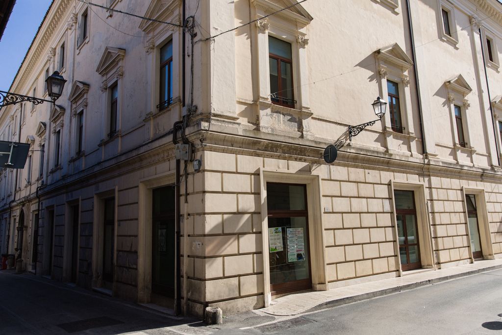 Il Palazzo Dèlfico e la Biblioteca - Teramo